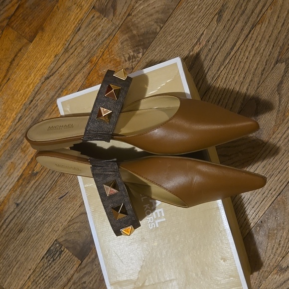 Michael Kors Flats - Picture 4 of 8